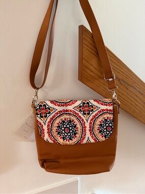 thirty-one Tan Shoulder Bag with Red, Navy & Cream Patterned Flap